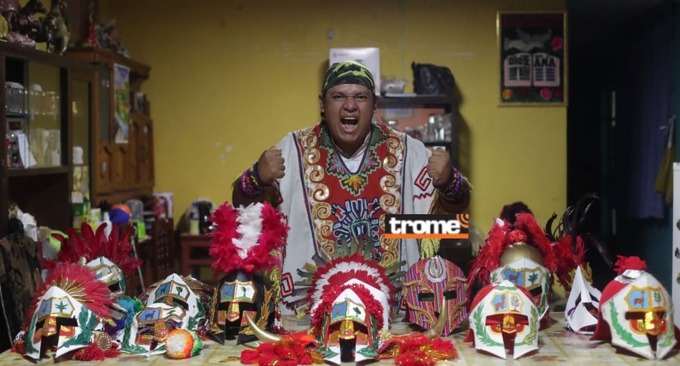 Gladiador Cholo es uno de los hinchas íconos de la querida Blanquirroja. Su personaje tiene más de una veintena de máscaras. (Entrevista: Isabel Medina / Foto; Jesús Saucedo / TROME).