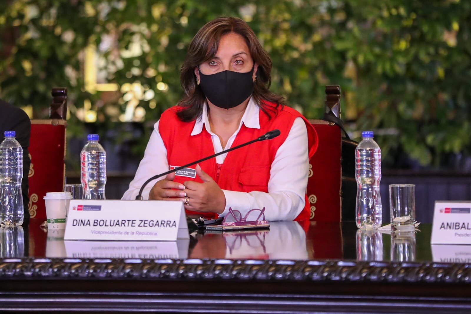 La vicepresidenta de la República también se solidarizó con las víctimas de los casos Barrios Altos y La Cantuta afectadas con la decisión del Tribunal Constitucional. (Foto: Midis)