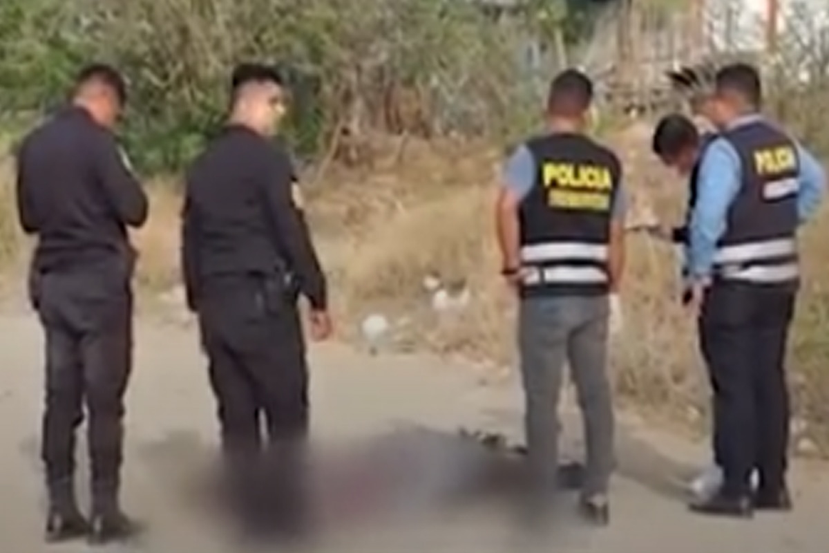 La víctima, identificada como Esleiter Castillo Herrera, fue reconocida por sus familiares en la morgue de Piura.