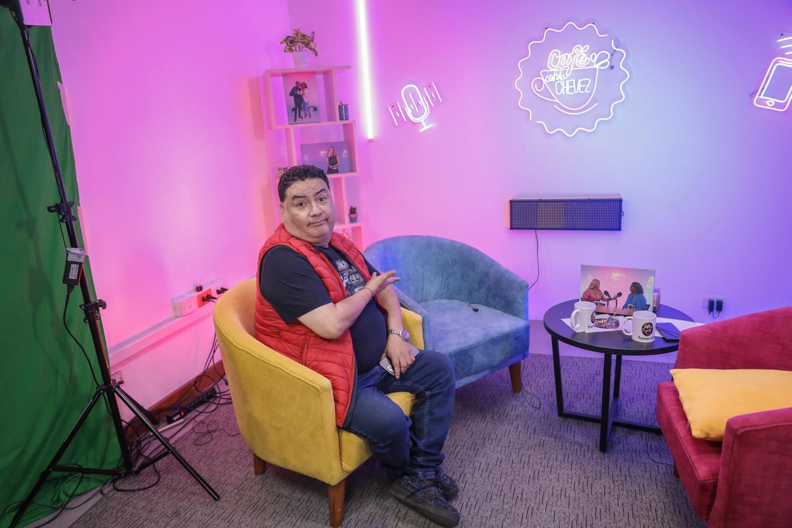 Alfredo Benavides en el Café con la Chevez