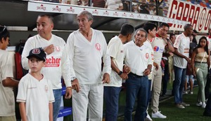 Figuras históricas de Universitario recibieron homenaje en la Noche Crema