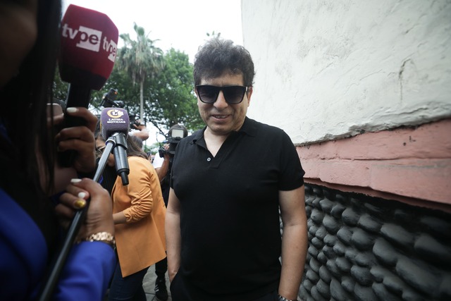 William Luna en el velorio de PSV. Foto: Britanie Arroyo / @photo.gec