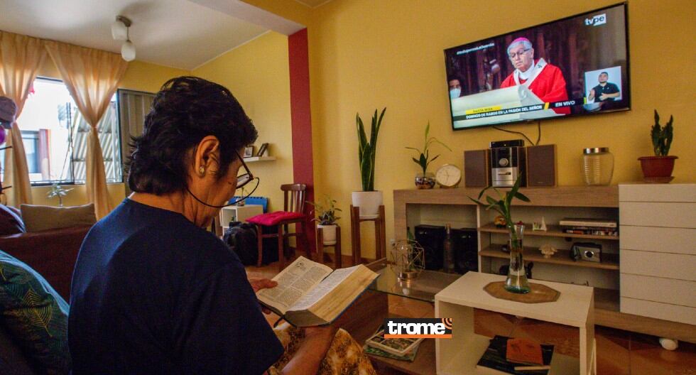 En templos y desde los hogares se celebró el Domingo de Ramos, que da inicio a la Semana Santa. (Trome / Fernando Sangama)