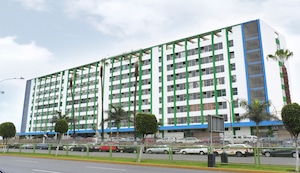 Callao: Unas 14 personas quedaron atrapadas en ascensor del hospital Carrión | VIDEO