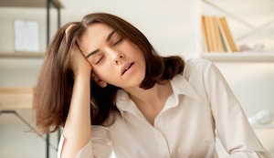 Existe una anemia que puede causar moretones en el cuerpo