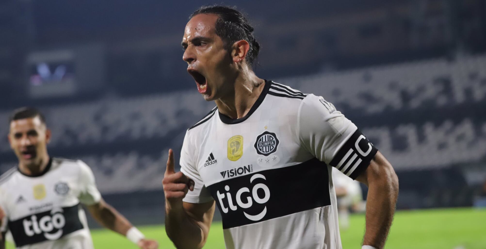 El veterano delantero Roque Santa Cruz es el máximo referente del apodado 'Rey de Copas'