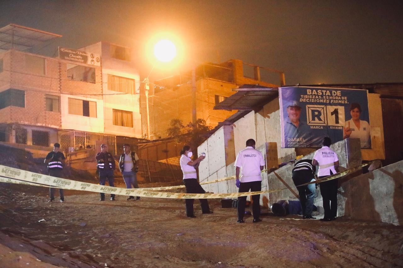 Asesinan en ajuste de cuenta a dos hombres en un asentamiento humano de Villa El Salvador. Fotos: César.grados@photo.gec