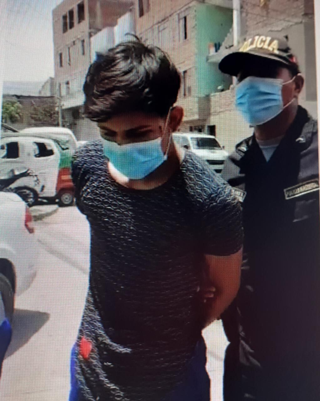 El joven administrador Joseph Simbrón Alcarráz (32) defendió a su perrito 'toto' de la golpiza de un trabajador (venezolano) de limpieza pública y fue salvajemente atacado a patadas por este sujeto y sus compatriotas, que laboran para el municipio de San Juan de Lurigancho. (foto: Mónica Rochabrum)