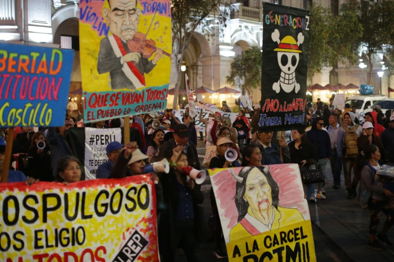 Manifestantes se reúnen a los alrededores de la Plaza San Martín en la Marcha de la Generación Z. Foto: Cesar Bueno @photo.gec