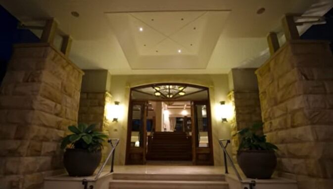 La entrada es de lujo (Foto:
Jackson Rameau / Youtube )