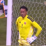 Pedro Gallese comete tremendo error y provoca el tercer gol de España ante Perú | VIDEO