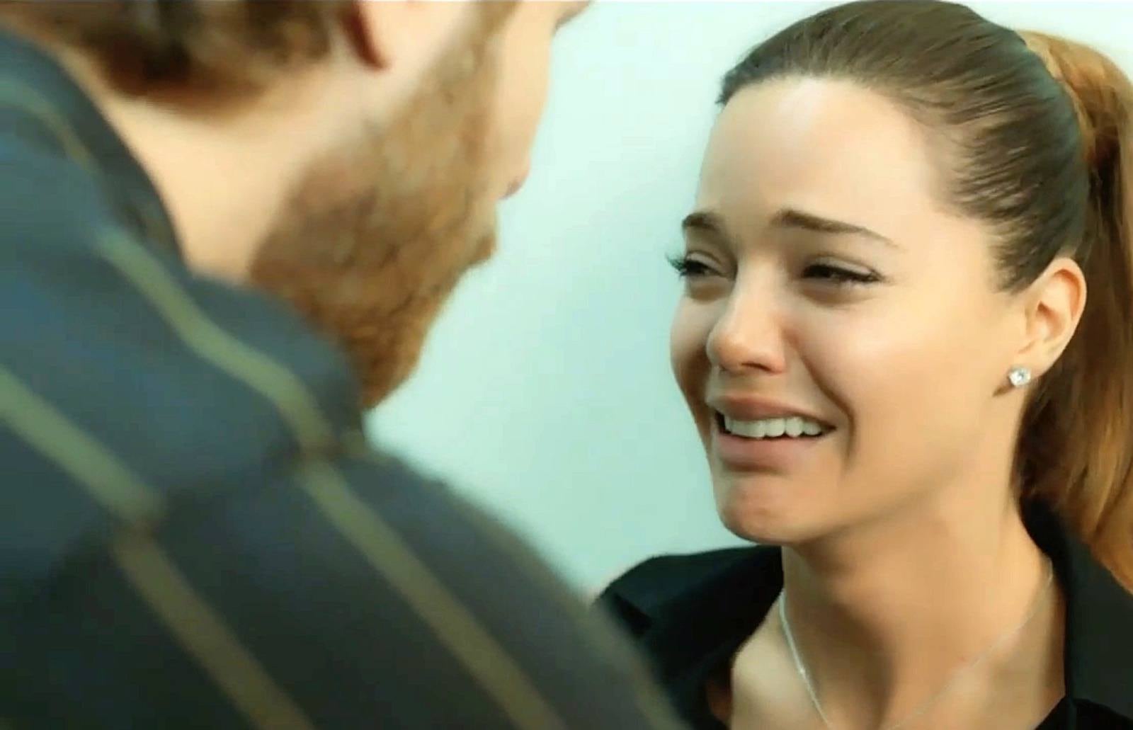 Züleyha muy afectada por el accidente de su pequeña hija (Foto: Tims & B Productions)