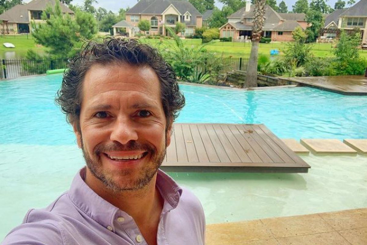 El cantante formó parte de la agrupación Timbiriche. (Foto: Diego Schoening / Instagram)