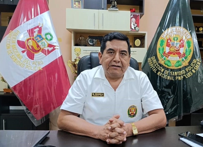 Director del Hospital Luis Nicasio Sáenz, General Médico PNP Moisés Rojas Arcos, resaltó la mejoría que ha mostrado el suboficial PNP Jean Carlos Rojas Mora, tras las operaciones.