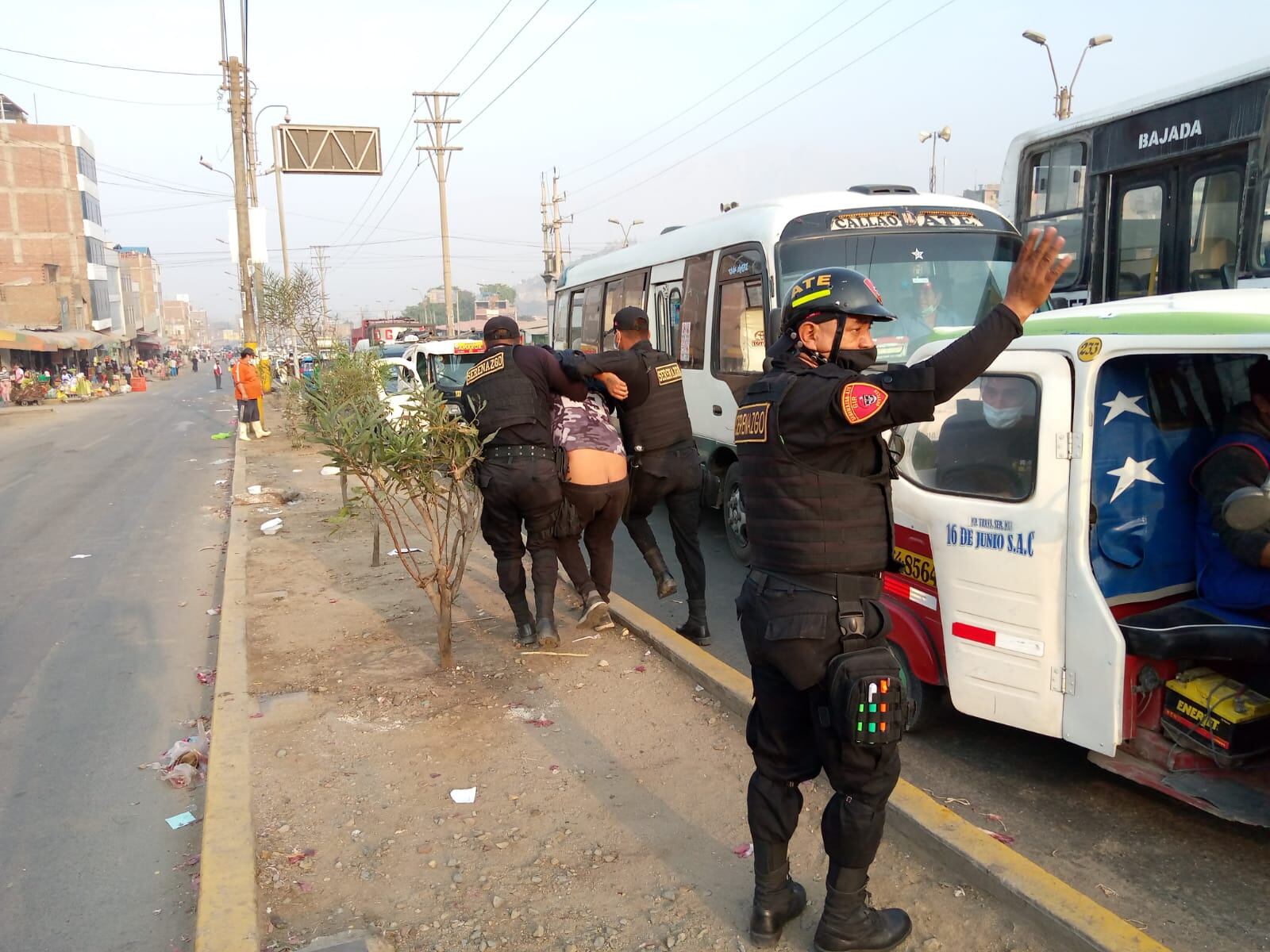 Bryan Condori Calderón (22), apodado ‘correcaminos’, porque robaba al ‘vuelo’ carteras, mochilas y celulares a las jovencitas, fue intervenido por un equipo de serenos de Ate.