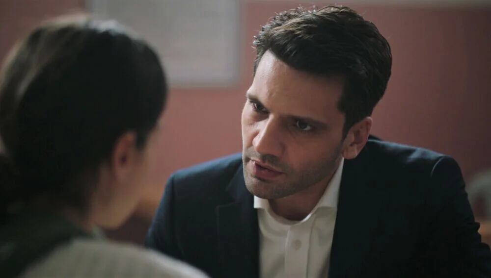 Ilgaz le oculta la verdad a Ceylin en la telenovela turca "Secretos de familia" (Foto: Ay Yapım)