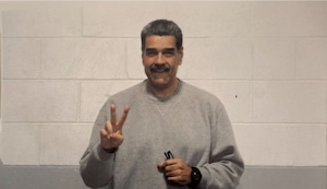 Nicolás Maduro reaparece en las redes sociales con fotos desde la prisión: “Pequeño regalo de amor y esperanza”
