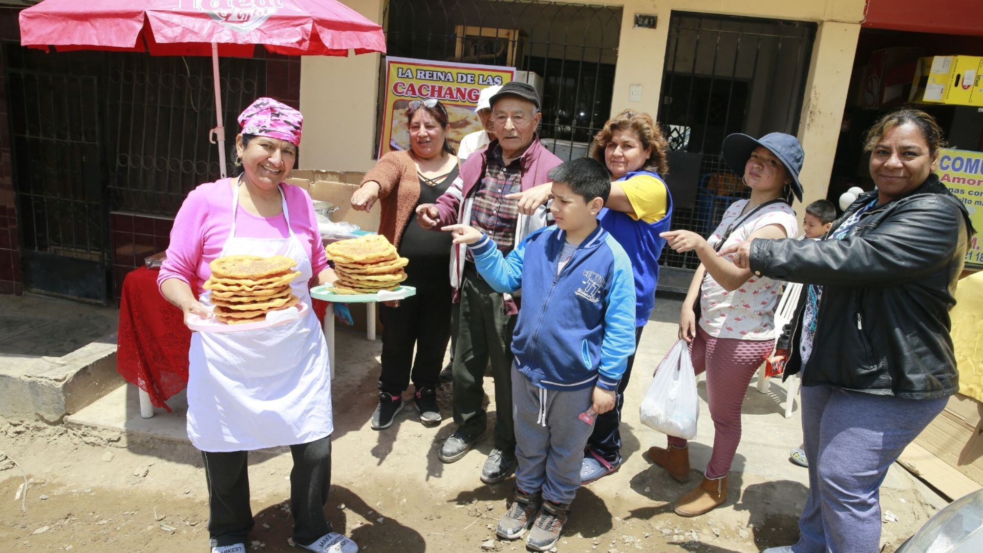 Mamita de Nueva Esperanza vende 100 cachangas diariamente. Foto: Allengino Quintana