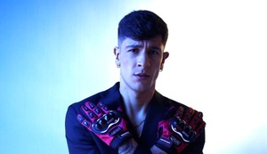 Emil conquista al público de Ecuador con ‘Tokio’