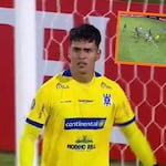 Blooper del arquero Ángel Martínez le dio el empate a Sporting Cristal ante 2 de Mayo | VIDEO