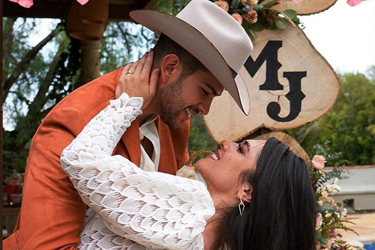 Juan David y Muriel se casaron, pero la felicidad se acabó cuando una nueva amenaza llega a la familia Reyes Elizondo (Foto: Telemundo)