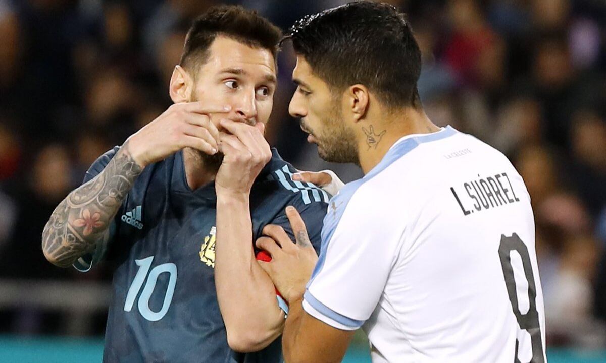Lionel Messi y Luis Suárez se enfrentan esta noche en el 'Clásico del Río de La Plata'.