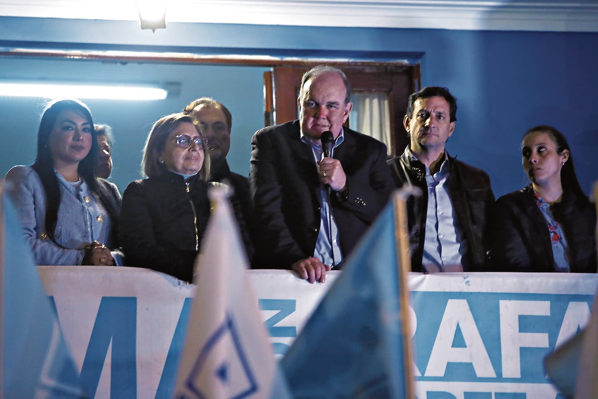 LIMA, 2 DE DICIEMBRE DEL 2022
EL VIRTUAL ALCALDE DE LIMA, RAFAEL LOPEZ ALIAGA (RENOVACION POPULAR) DA UN BALCONAZO EN SU LOCAL PARTIDARIO.
FOTOS: JORGE CERDAN / @PHOTO.GEC