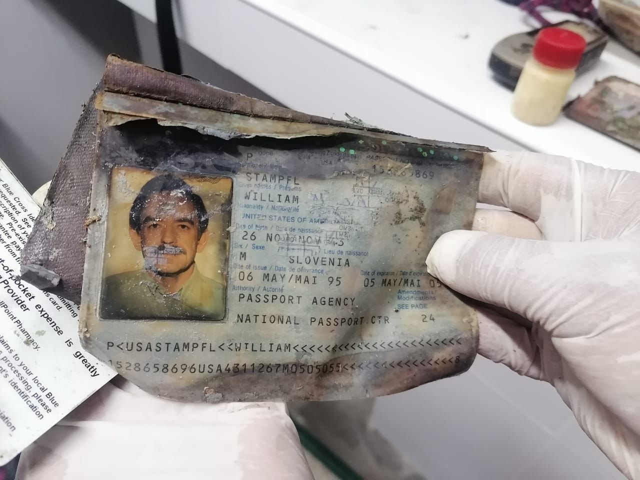 El pasaporte casi intacto de William Stampfl. Foto: Difusión.