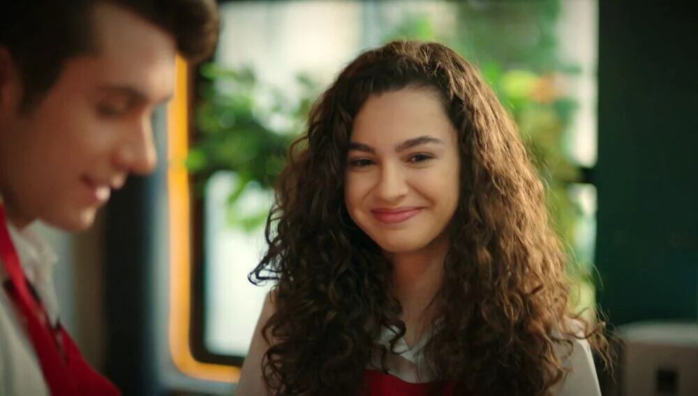 Doruk empieza a trabajar al lado de Asiye (Foto: NG Medya)