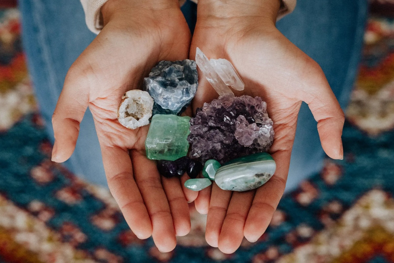 Vuelve la Feria Holística Marak, donde enseñarán a regalar gemas y piedras de acuerdo a su poder terapéutico.