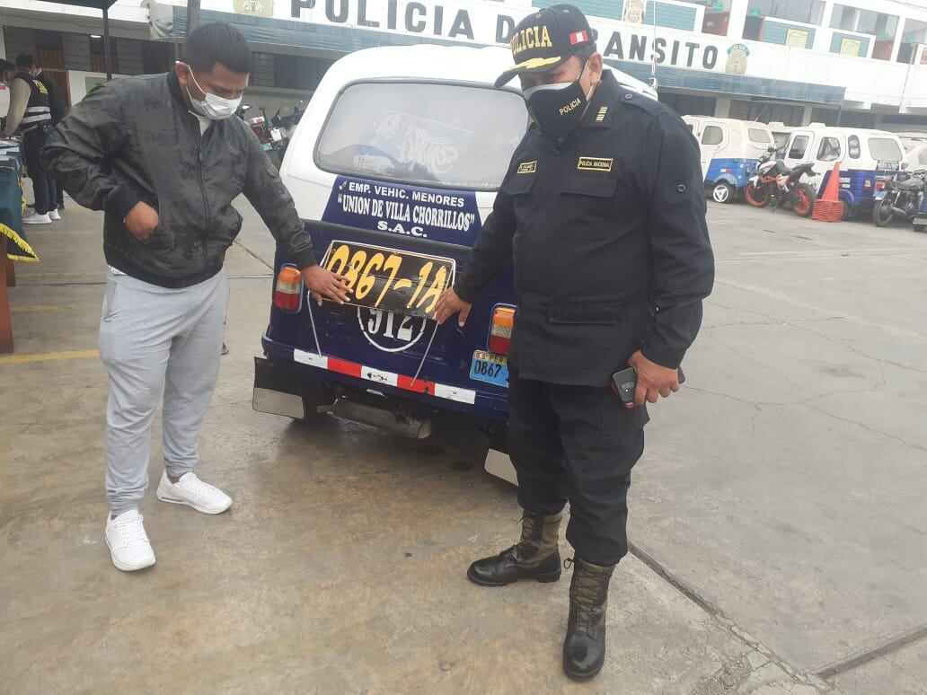 Ray Bryan Chávez Naveros (27), ‘Ray’, acusado de herir gravemente de un balazo al obrero Oscar Medrano Mego (27), fue atrapado por los policías de Depincri Barranco-Chorrillos. (foto: TROME)
