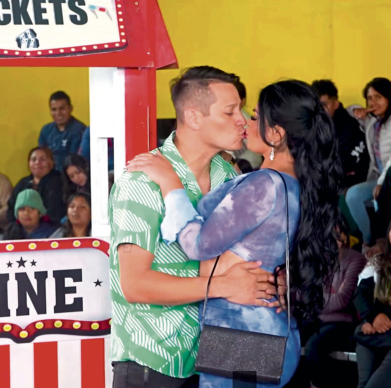 Leslie Moscoso y Luigui en La casa de la comedia