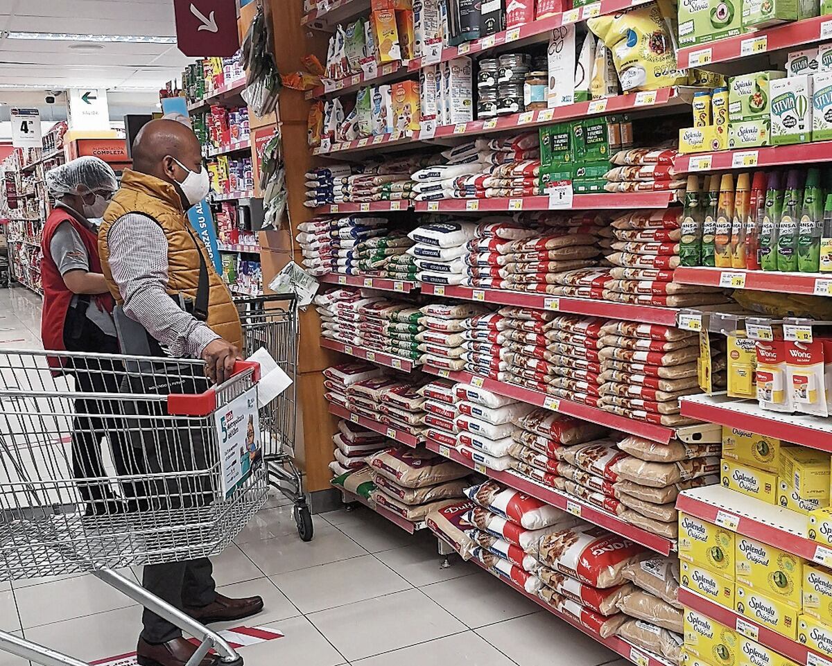 Según el ministro José Tello, la población peruana puede seguir con su “vida normal” durante el estado de emergencia (Foto: Claudia Llontop / GEC)