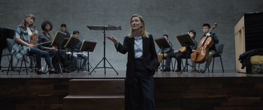 Lydia Tár dictando una clase de conducción de orquesta en la Escuela de Julliard (Foto: Universal Pictures)