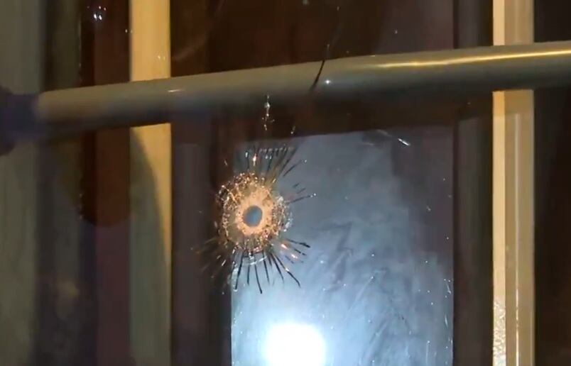 Delincuente en moto disparo contra bus. (América noticias)