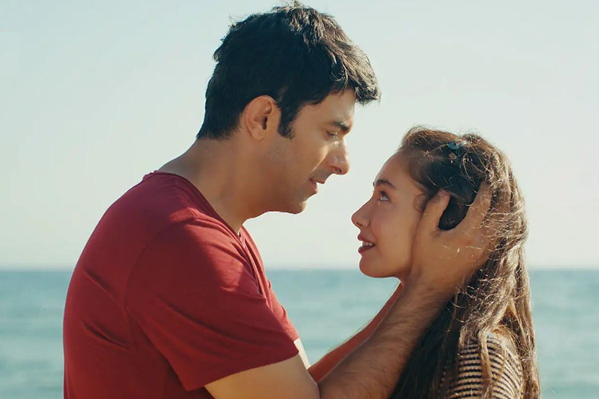 Neslihan Atagül y Engin Akyürek son los protagonistas de "La hija del embajador" (Foto: O3 Medya)