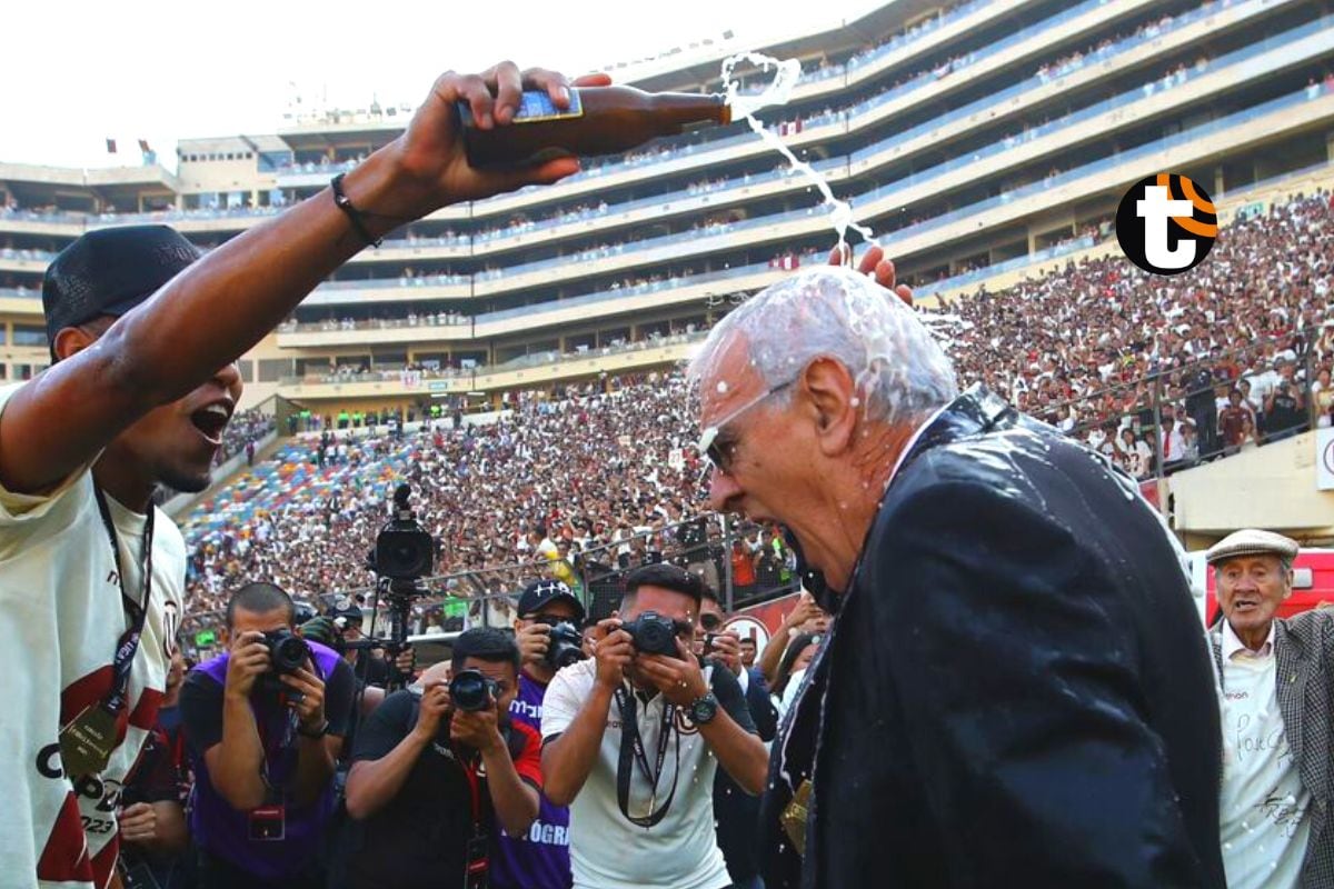 Jorge Fossati en la celebración de la estrella 27. (Foto: GEC)
