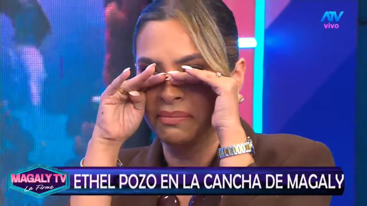 La hija de Gisela Valcárcel llorando en el set de 'Magaly TV', tras agradecer a su conductora por no darle cabida al pedido de su padre biológico | Foto: Magaly TV la Firme (Captura de YouTube)