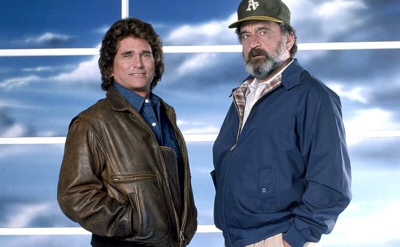 Victor French, el coprotagonista de Landon de "Little House on the Prairie", interpretó a un policía retirado que ayudó a Smith con sus tareas. (Foto: NBC)