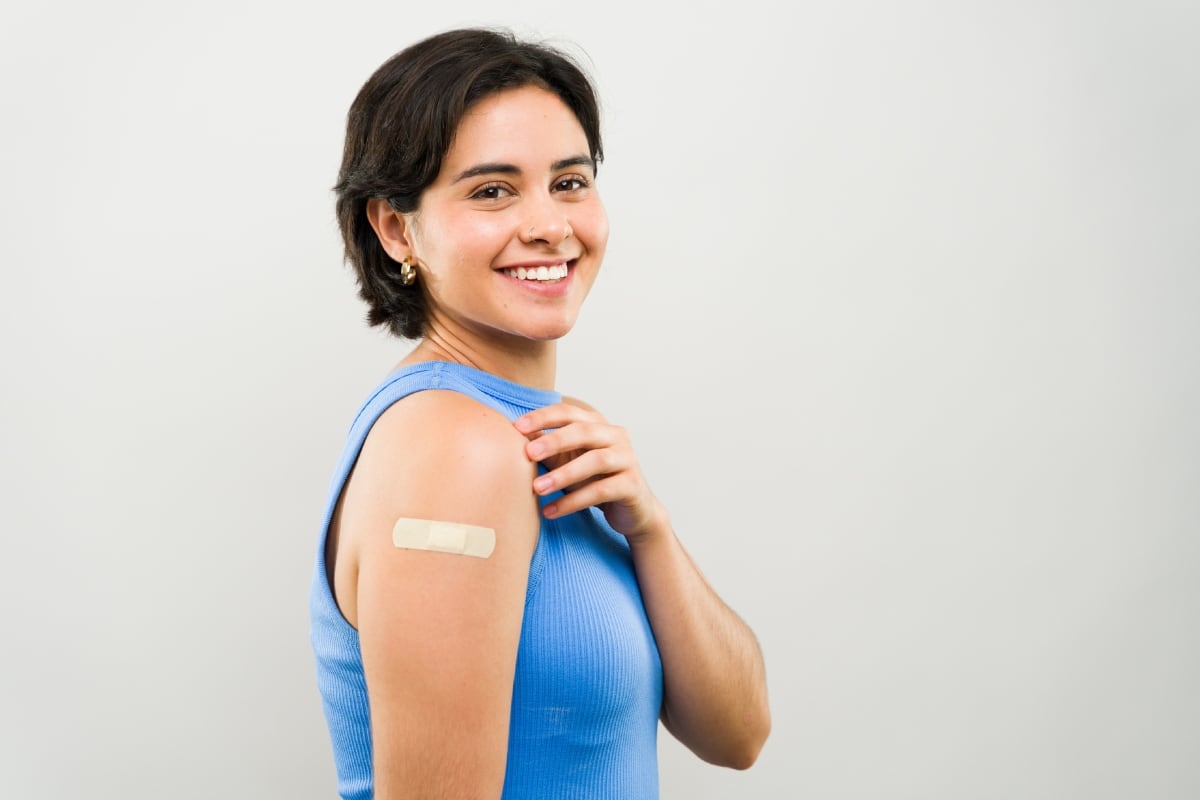 Vacúnate contra el VPH y reduce el riesgo de cáncer de cuello uterino, vagina, vulva, ano y garganta. Aprovecha la Semana de Vacunación en las Américas 2026. Foto: Istock.