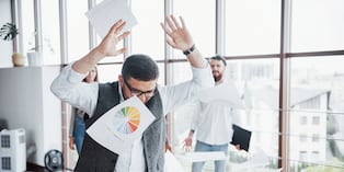 No todos los créditos son iguales. Revisar tasas, plazos y condiciones permite elegir la opción. Foto: Freepik.