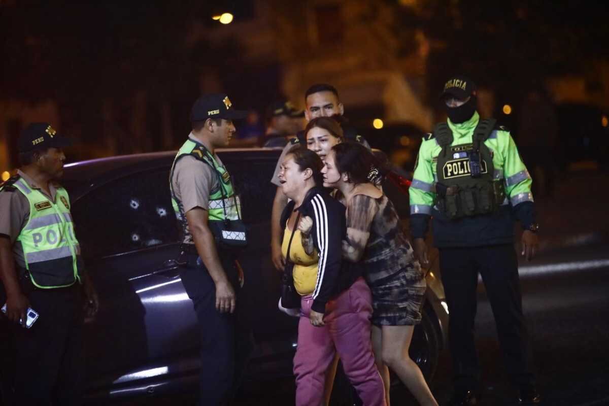 Sicarios en moto asesinan a un hombre dentro de su vehículo en plena avenida Canta Callao. Fotos: César Grados/@photo.gec