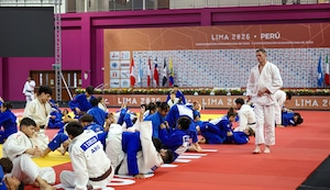 Figuras olímpicas Carlos Zegarra y Yuri Alvear inspiran a judocas de América en Lima 2026