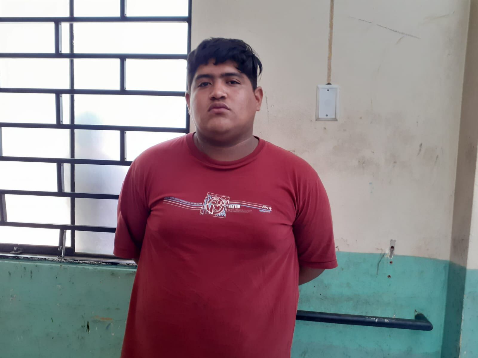 Tras una persecución de varias cuadras, tres presuntos integrantes de la banda ‘Los Gatilleros de Canto Rey’, liderados por un venezolano, y quienes se habrían hecho pasar como colectiveros, fueron atrapados por varias brigadas de policías. Este es Elser Delgado. (foto: Mónica Rochabrum)