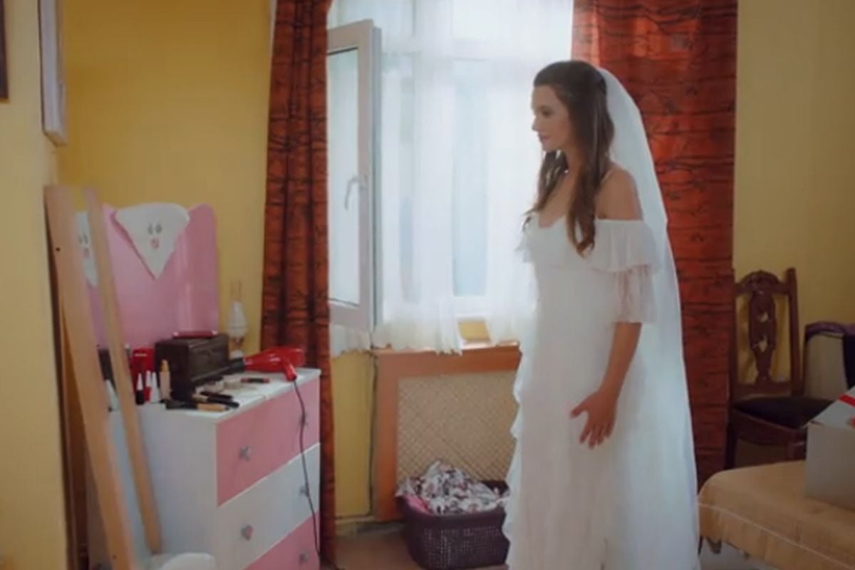 Candan recibió la sorpresa más emotiva de su vida: el vestido de novia, con el que soñaba y que había rechazado por no querer gastar dinero (Foto: Med Yapım)