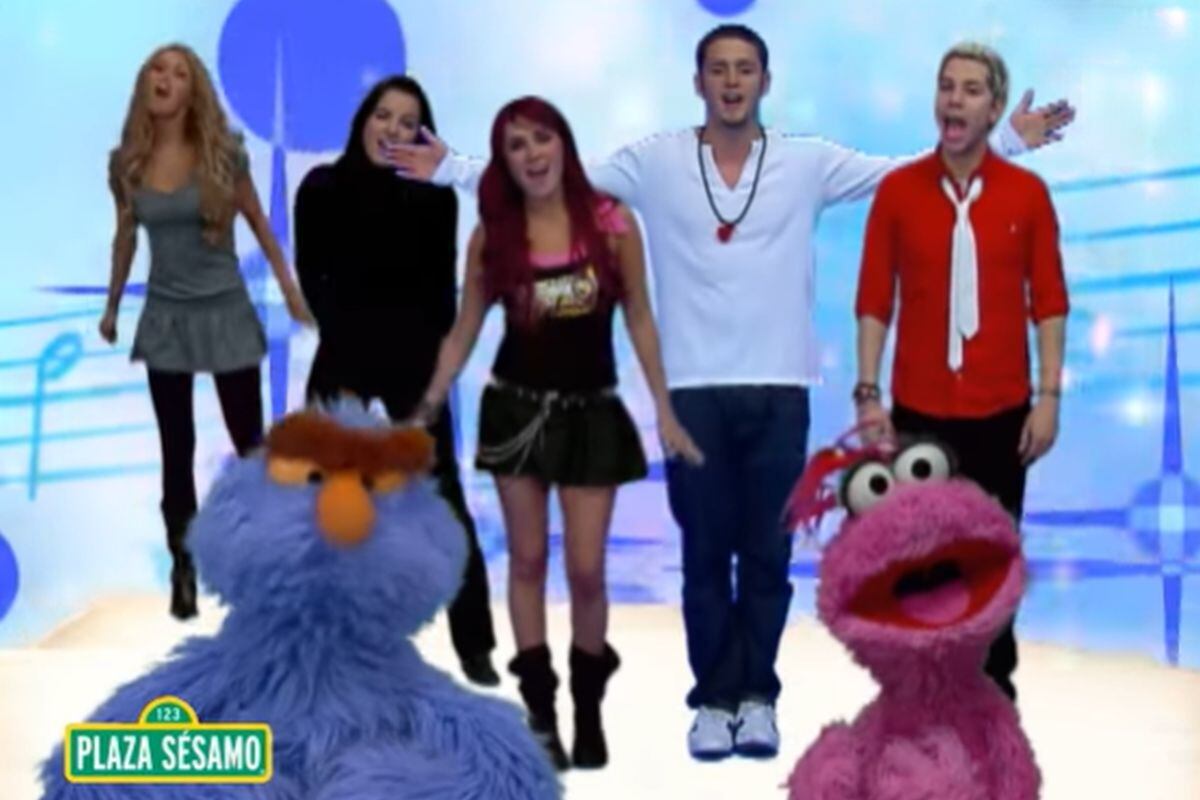 Cinco de los seis cantantes del grupo entonaron el tema de los Muppets (Foto: Plaza Sésamo)