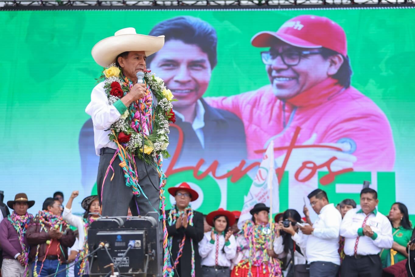 Juntos por el Perú, el partido que postula a Roberto Sánchez, utiliza la imagen de Pedro Castillo para su campaña electoral. (Foto: Facebook de Roberto Sánchez)