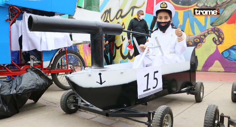 Carrera de 'carros locos' tuvo creativos diseños usando materiales reciclados en San Miguel. (Trome / Isabel Medina)