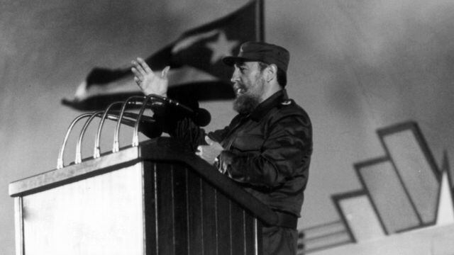 En 1961, Fidel Castro proclama su filiación marxista leninista en la Universidad de La Habana.