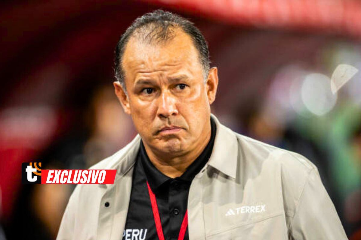 Juan Reynoso habría recibido este lunes noticia de su salida de la FPF (Foto: AFP)